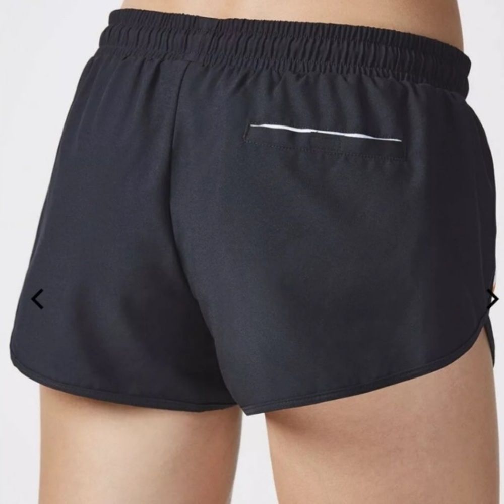 New Fabletics Short - Picture 7 of 7